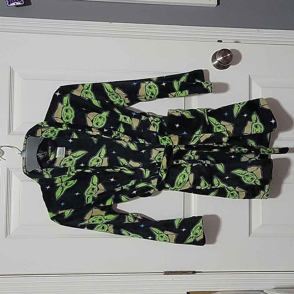 EUC star wars baby yoda robe